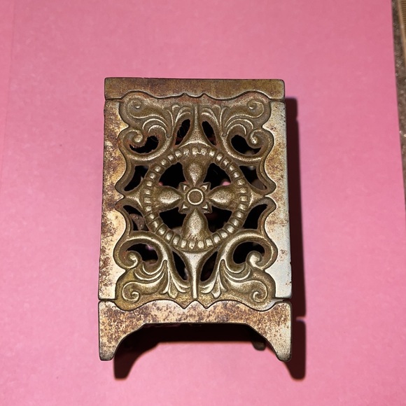 ANTIQUE CAST IRON 6 SIDED ORNATE SAFE BANK PATENT DATE 1896 - Picture 4 of 7